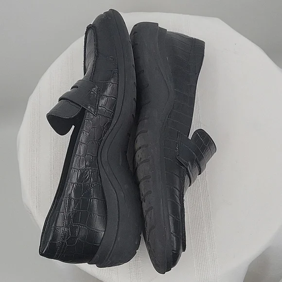 Ralph Lauren Black Matte Faux Croc Tamara Loafers, Size 7.5B - Picture 5 of 6